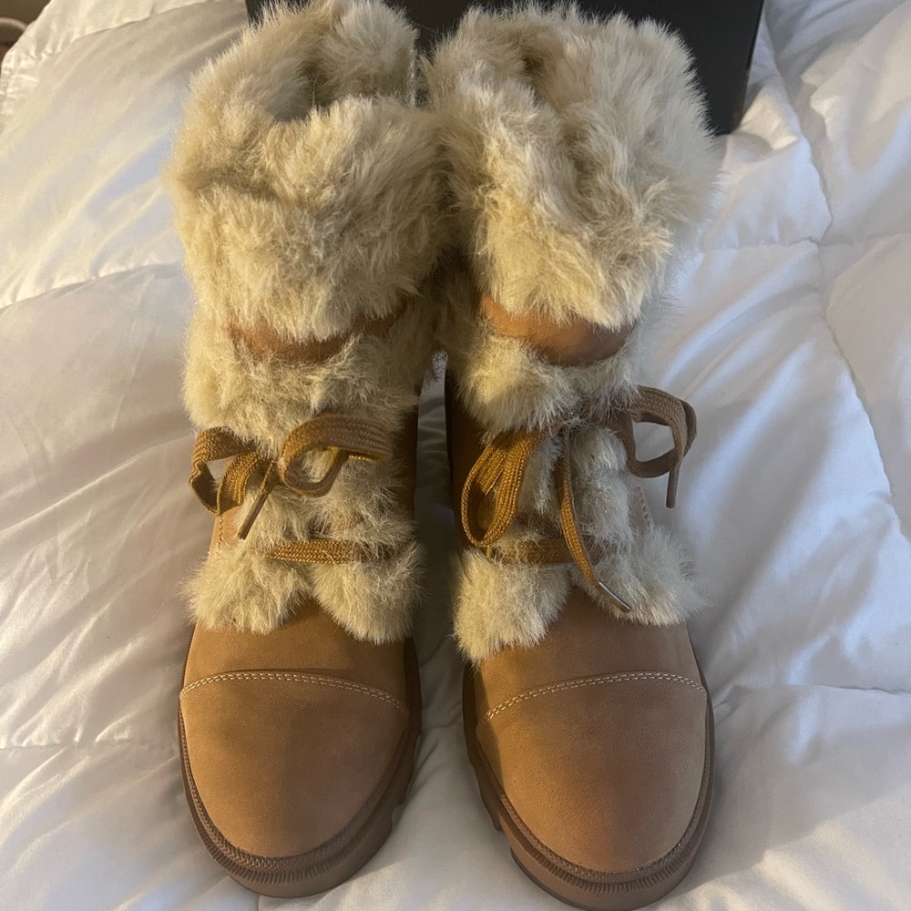 Tan fur booties